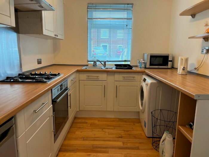 2 Bedroom Flat To Rent In Farm Close, DE56