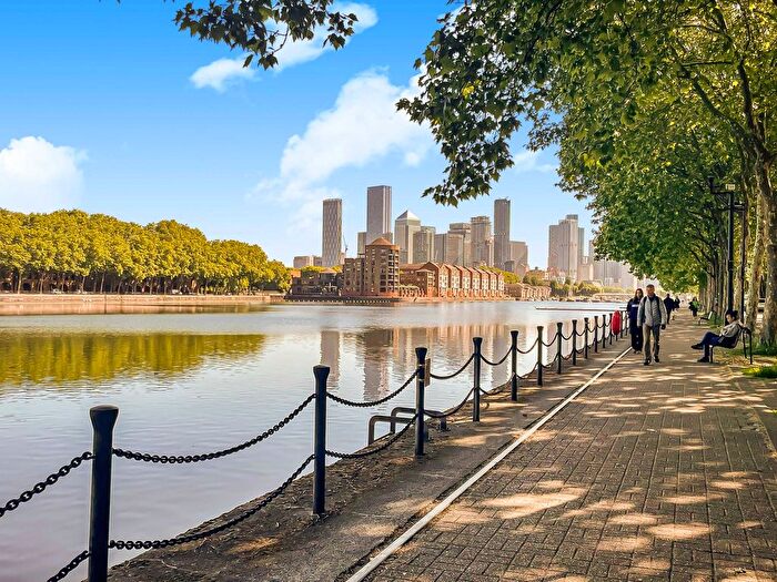 4 Bedroom Property For Sale In Greenland Quay, London, SE16