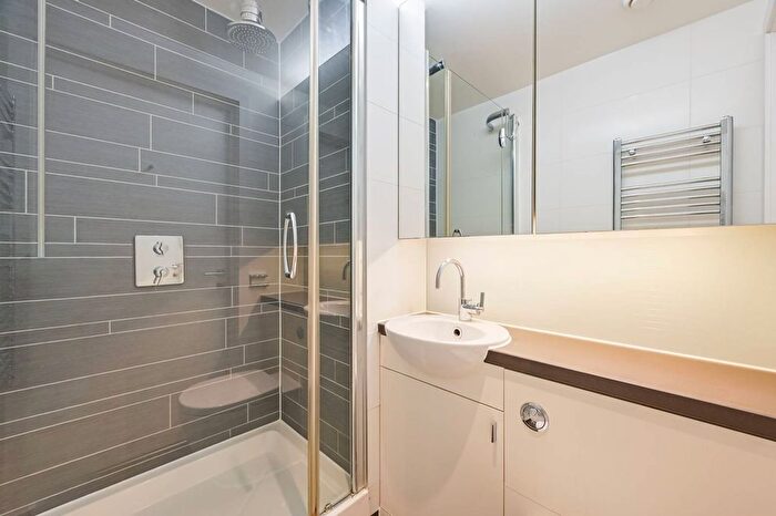 3 Bedroom Flat To Rent In East Village, Stratford, London, E20