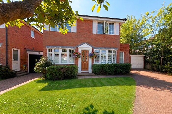 4 Bedroom Detached House To Rent In Addlestone, Surrey, KT15