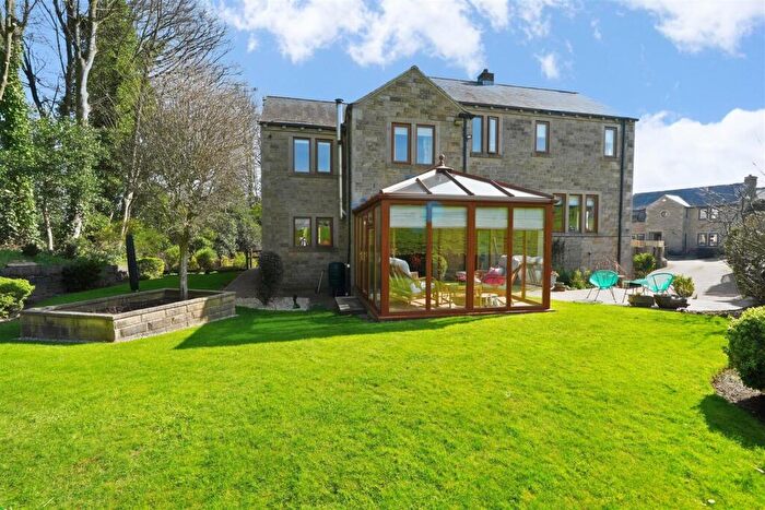 4 Bedroom Detached House For Sale In Chapel Close, Holywell Green, HX4