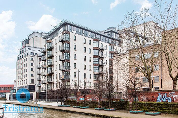 2 Bedroom Flat For Sale In The Atrium, Waterfront Plaza, Nottingham, NG2