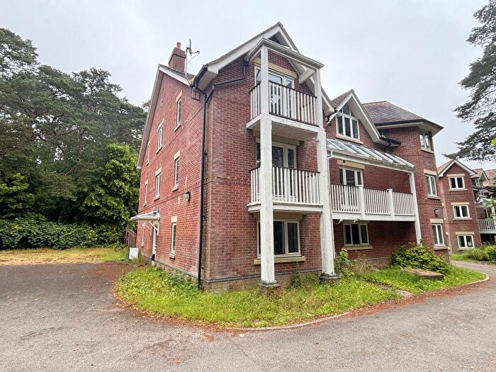 4 Bedroom End Of Terrace House For Sale In Parklands, Branksome Hill Road, Bournemouth, BH4