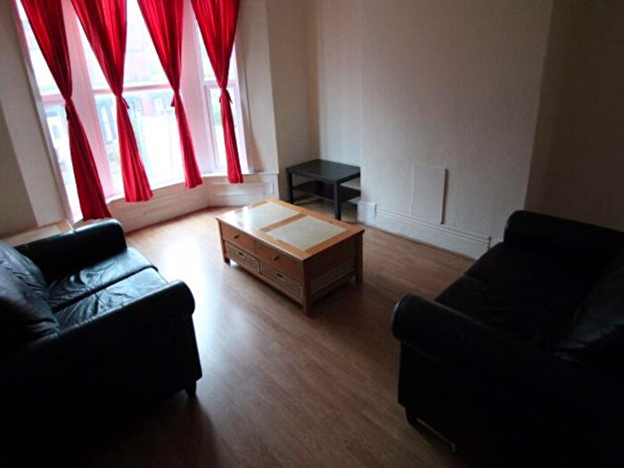 5 Bedroom House To Rent In Cardigan Road, Leeds, LS6