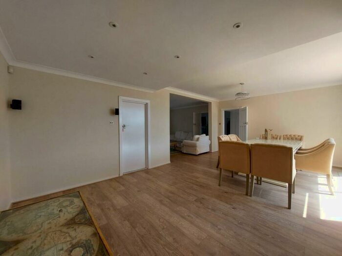 5 Bedroom Detached House To Rent In High Road, Whetstone, London, N20