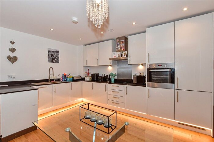 2 Bedroom Flat For Sale In Rosalind Drive, Maidstone, Kent, ME14