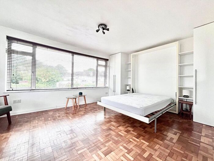 Studio To Rent In Kneller Road, Twickenham, TW2