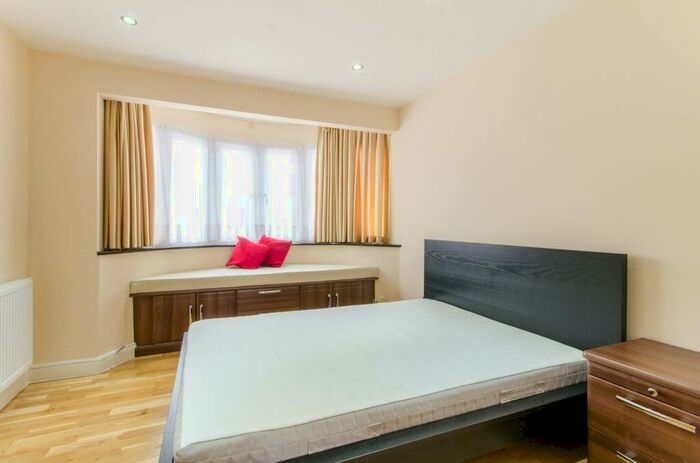 1 Bedroom Flat To Rent In Ivy Road, Southgate, London, N14
