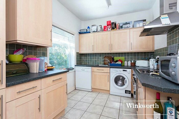 3 Bedroom Apartment To Rent In Templars Avenue, Golders Green, London, NW11