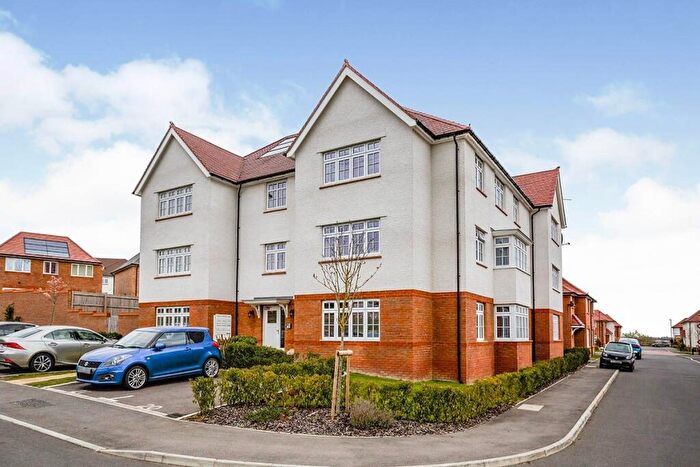 2 Bedroom Flat To Rent In Frost Close, Swanscombe, Kent, DA10