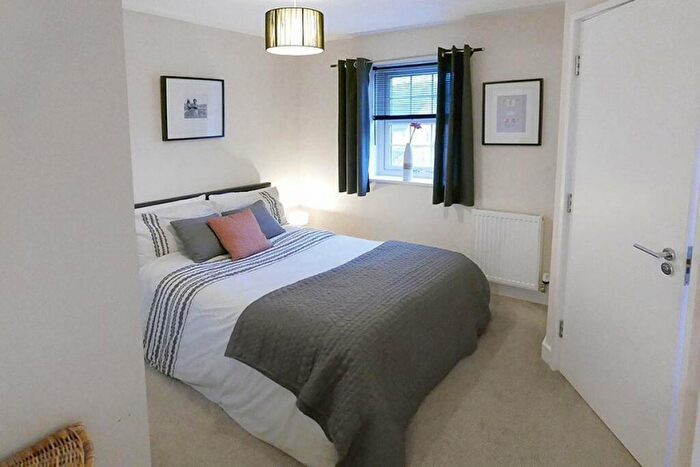 3 Bedroom End Of Terrace House For Sale In Barnsbridge Grove, Barnsley, S70