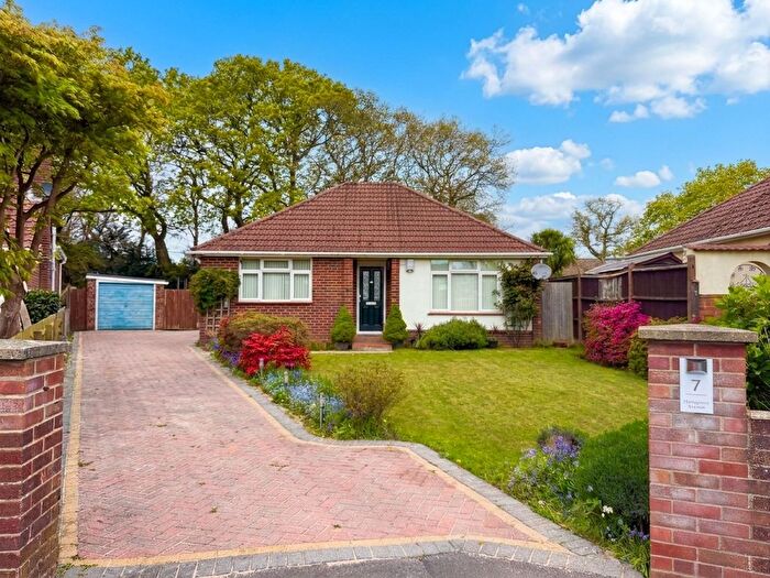 2 Bedroom Detached Bungalow For Sale In Hartsgrove Avenue, Blackfield, SO45
