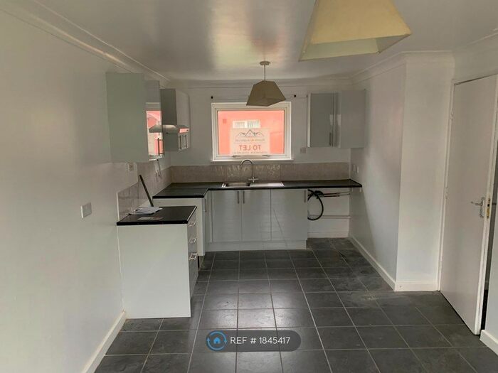 3 Bedroom Terraced House To Rent In Chadburn, Peterborough, PE4