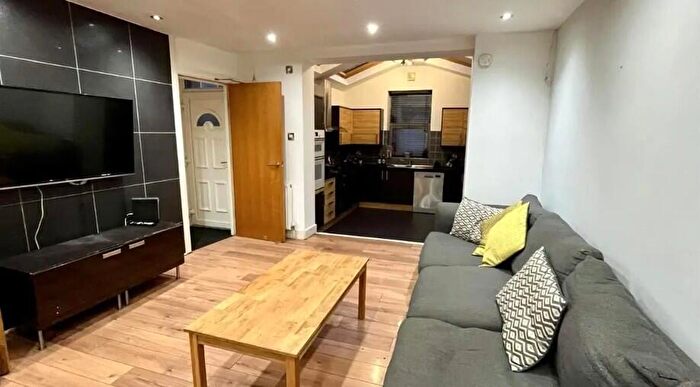 8 Bedroom Terraced House To Rent In Norwood Road, Hyde Park, LS6