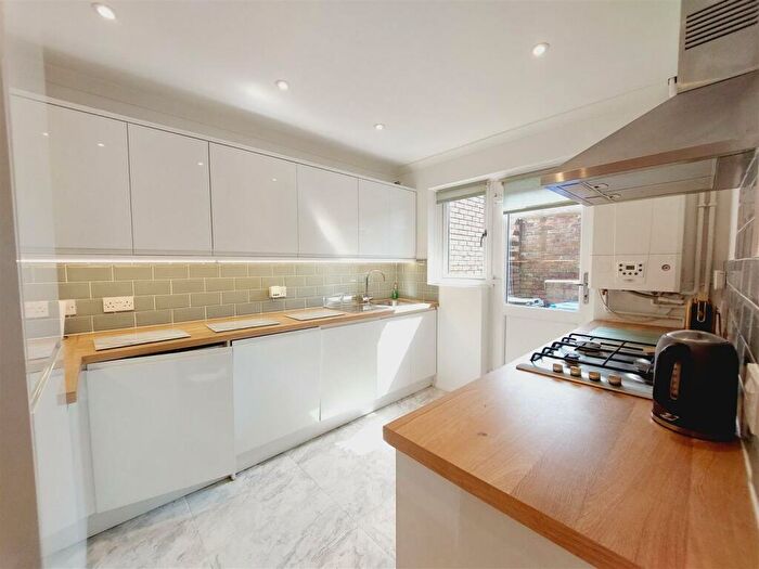 3 Bedroom Semi-Detached House For Sale In Heighton Crescent, Newhaven, BN9