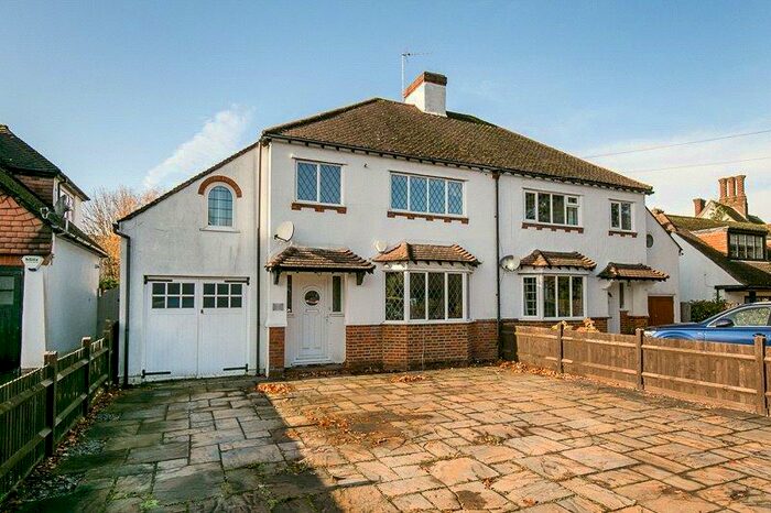 4 Bedroom Semi-Detached House To Rent In Coulsdon Road, Coulsdon, CR5