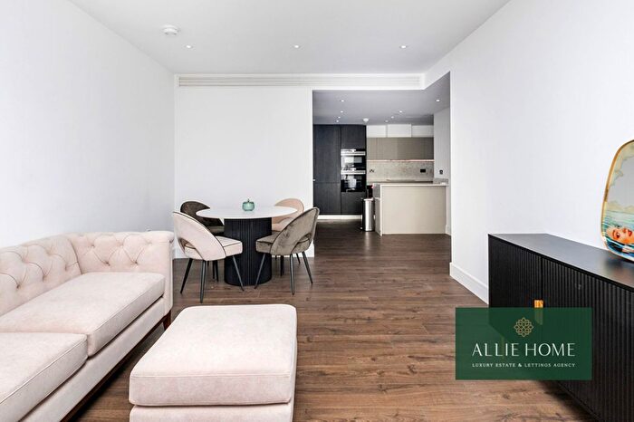 2 Bedroom Flat To Rent In Piazza Walk, Goodman's Fields, Aldgate East, London, E1