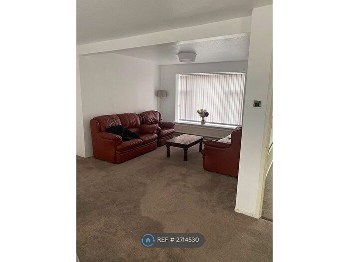 4 Bedroom Semi-Detached House To Rent In Montrose Road, Sheffield, S7