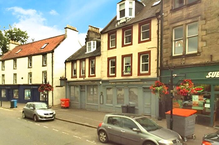 2 Bedroom Flat To Rent In High Street, Linlithgow, West Lothian, EH49
