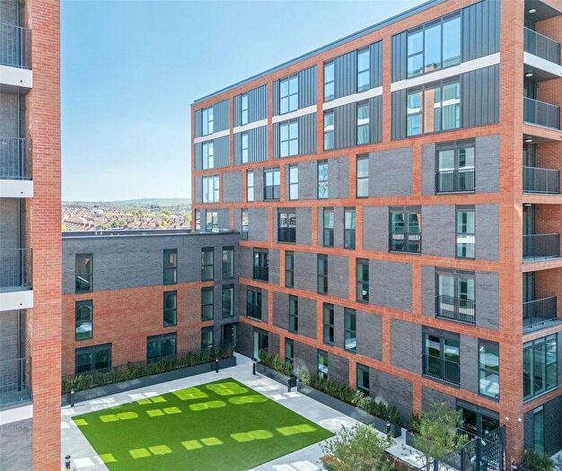 2 Bedroom Flat For Sale In Ashton Road, Bristol, Somerset, BS3