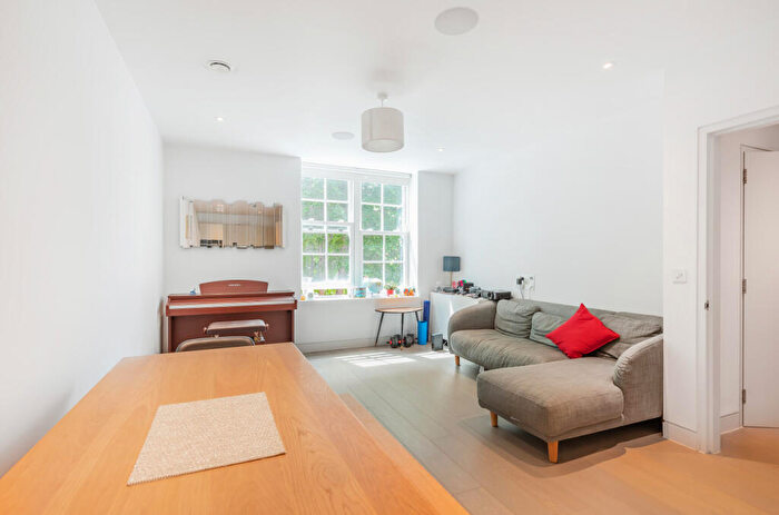 2 Bedroom Apartment To Rent In Heath Drive, London, NW3