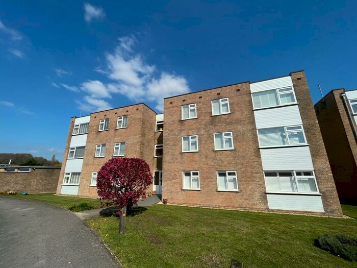 2 Bedroom Apartment To Rent In Rodney Drive, Christchurch, BH23