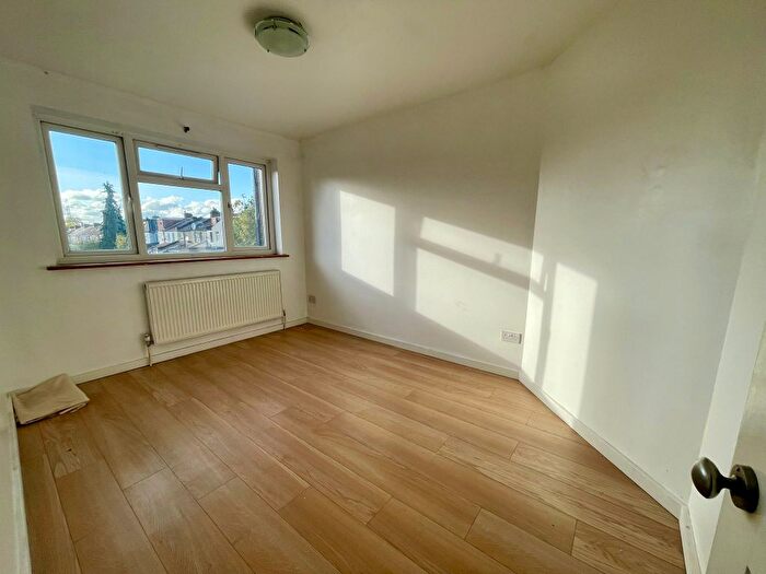 4 Bedroom Terraced House To Rent In Ilford Lane, Ilford, IG1