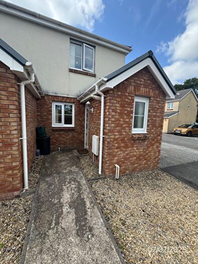 2 Bedroom Property To Rent In Parc Gwernon, Tycroes, Ammanford, SA18