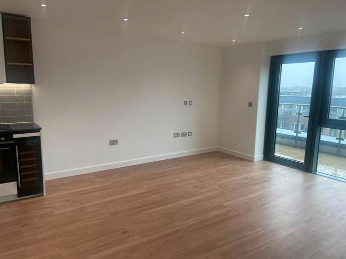 2 Bedroom Flat To Rent In East Drive, London, NW9