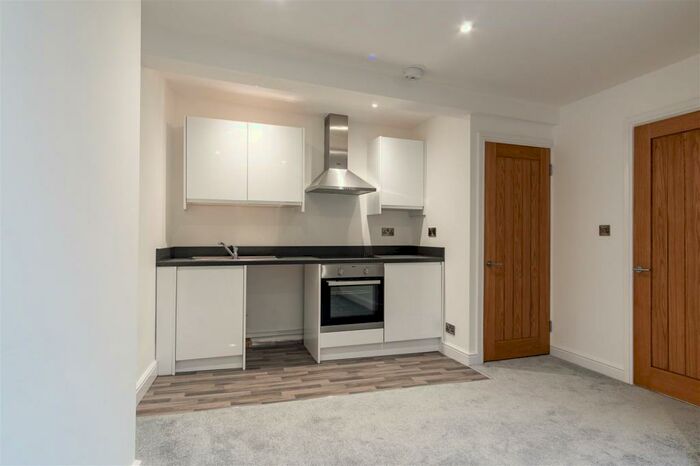 1 Bedroom Flat To Rent In High Street, Littlehampton, BN17