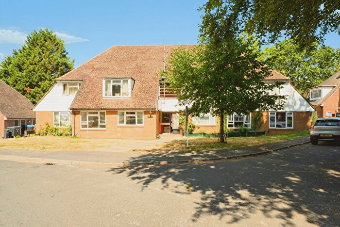 2 Bedroom Flat For Sale In Levett Road, Leatherhead, Surrey, KT22