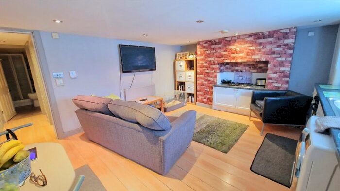 1 Bedroom Apartment To Rent In Austhorpe Road, Cross Gates, LS15