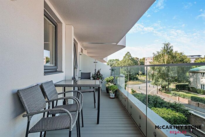 1 Bedroom Flat For Sale In Horizons, Churchfield Road, Poole, BH15