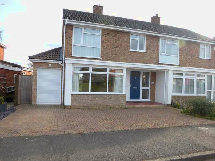 3 Bedroom House To Rent In Squirrels Way, Reading, RG6