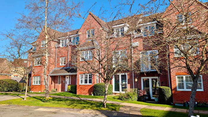 2 Bedroom Flat For Sale In Fennel Court, Hawthorne Close, Thatcham, RG18