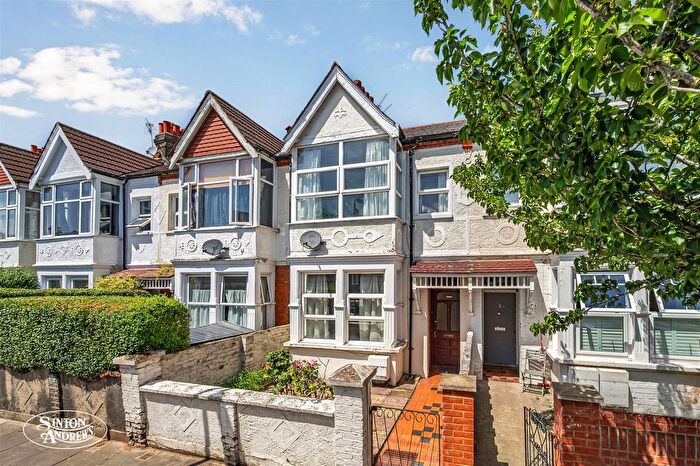3 Bedroom Terraced House For Sale In Leighton Road, Northfields, W13