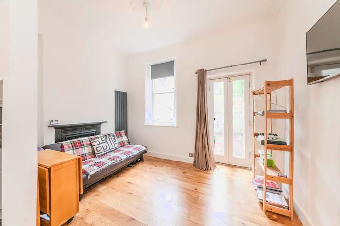 2 Bedroom Flat To Rent In Rushcroft Road, London, SW2