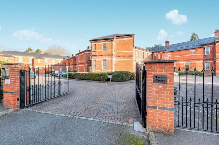 2 Bedroom Flat To Rent In Clarendon Park, Epsom KT19