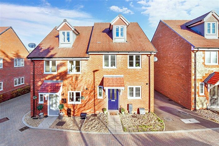 3 Bedroom Semi Detached House For Sale In Lynch Close, Havant, Hampshire, PO9