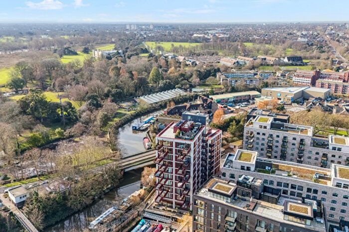 2 Bedroom Flat For Sale In Hollandbury House, Brent Way, TW8