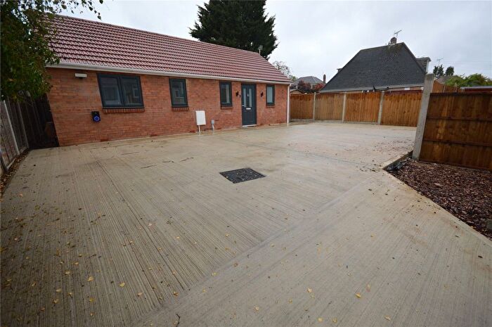 2 Bedroom Bungalow For Sale In Finsbury Road, Luton, Bedfordshire, LU4