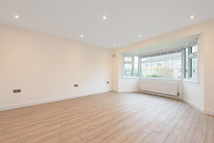 2 Bedroom Flat To Rent In Eysham Court, Barnet, EN5