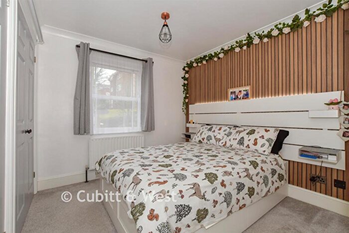 1 Bedroom Flat For Sale In Horsham Road, Dorking, Surrey, RH4