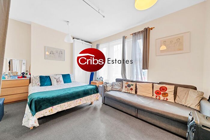 2 Bedroom Flat For Sale In London, SW19