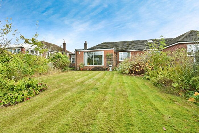 2 Bedroom Bungalow For Sale In Bridgefield Close, High Lane, Stockport, Greater Manchester, SK6