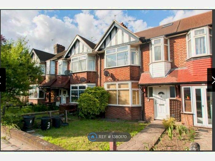 2 Bedroom Flat To Rent In Western Avenue, London, W3
