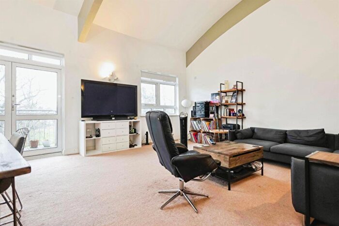 2 Bedroom Apartment For Sale In Yew Tree Road, Moseley, Birmingham, B13