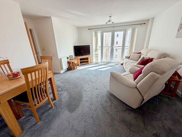 2 Bedroom Flat For Sale In Avenel Way, Poole, BH15
