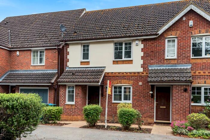 3 Bedroom Terraced House To Rent In Rivets Close, Aylesbury, HP21