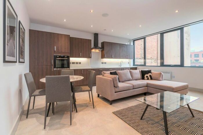 2 Bedroom Flat To Rent In St James' Court, Lionel Street, B3